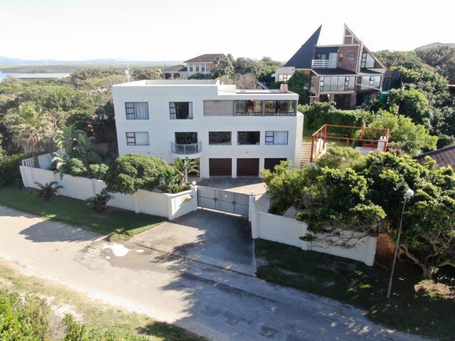 8 Bedroom Property for Sale in Paradise Beach Eastern Cape